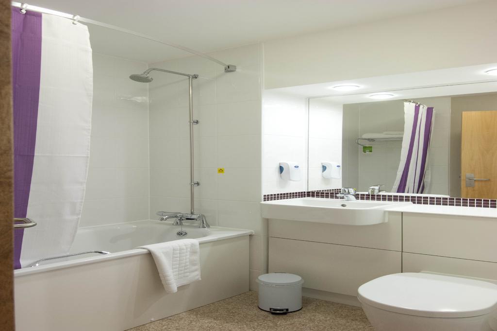 Premier Inn Exeter Central St. Davids Bagian luar foto